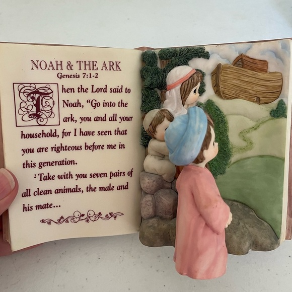 Precious Moments Noah's Ark Resin Bible Open Bible Book and Much More Noah 1998 - Picture 2 of 4